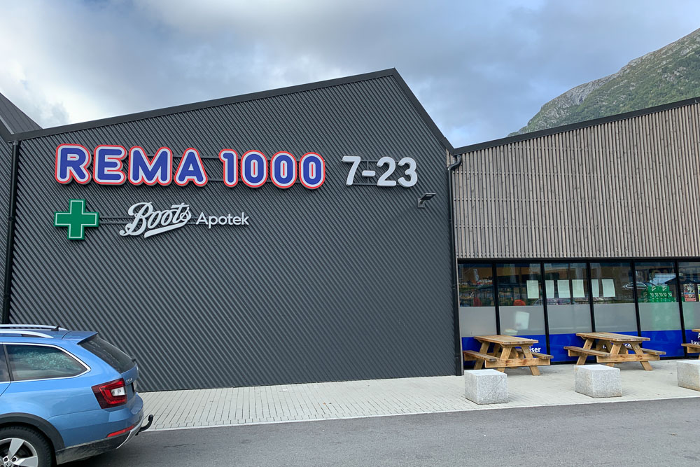 Der Besuch des Supermarkts Rema 1000 zählt zu unseren Spartipps für Norwegen